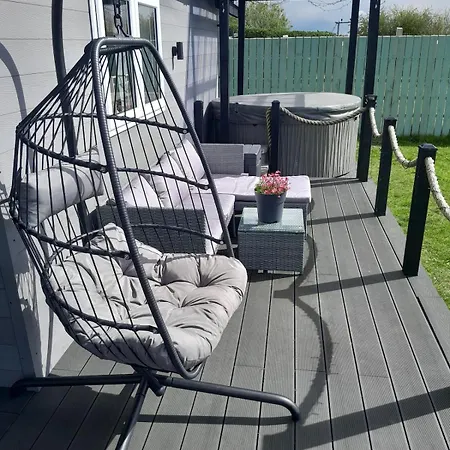 Inch View With Hot Tub & Sauna 木屋 *